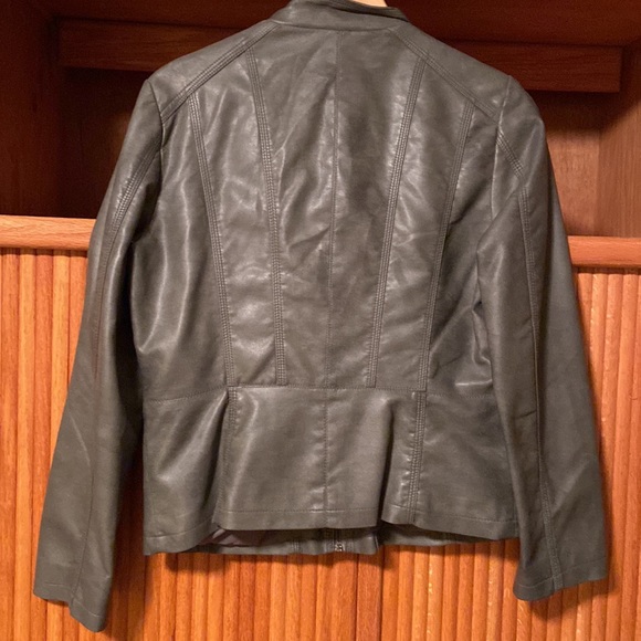 Roz & Ali dark grey pleather jacket - Picture 2 of 8